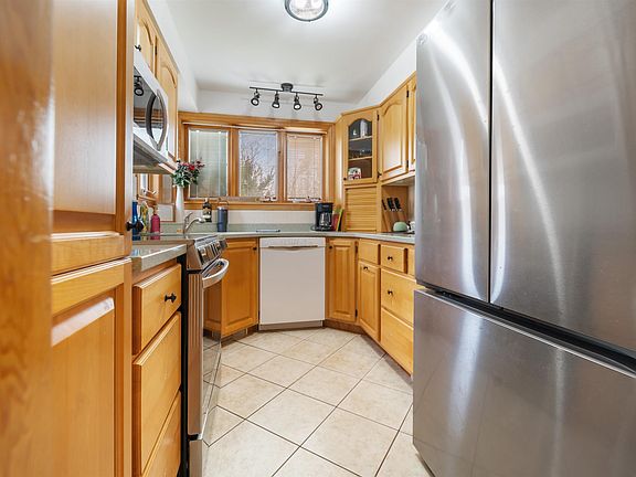 5th image of 357 O'Maclean Rd