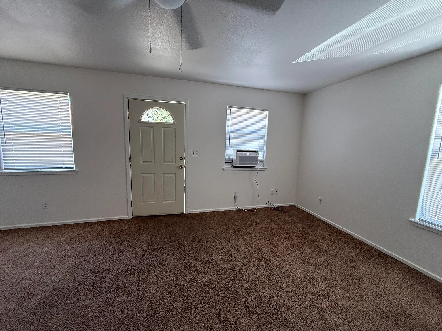 Studio, 450 sqft, $900 — Photo 3