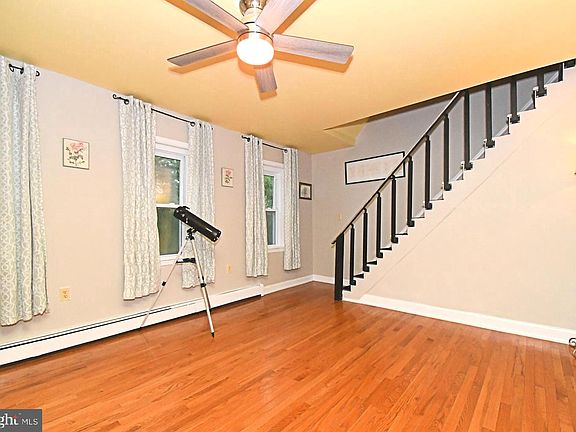 4th image of 658 Macoby St