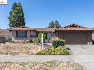 8141 Coach Dr, Oakland, CA 94605