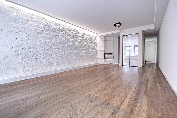 Rented by Urbane Brokerage | media 4