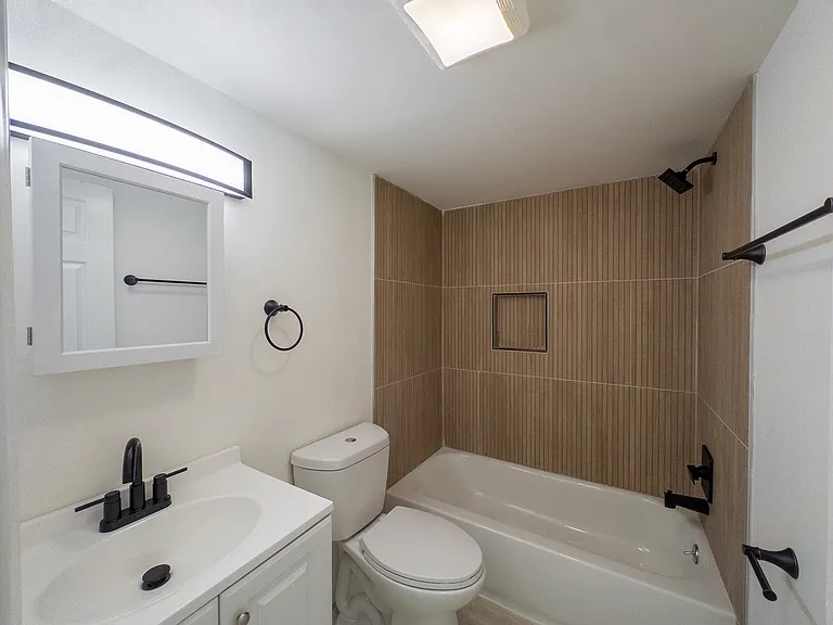 Meadowbrook Apartments — Photo 10