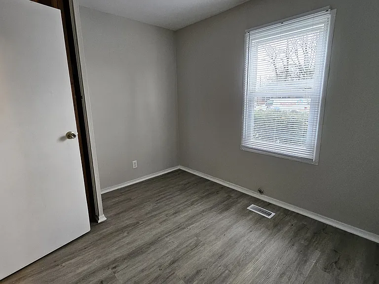 7812 Souter Dr — Photo 6