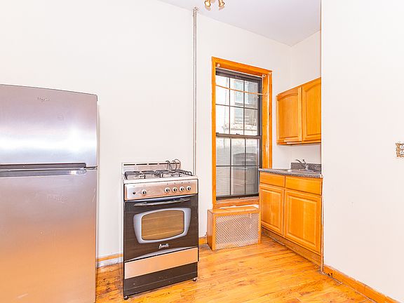 4th image of 206 Scholes St #Ax14