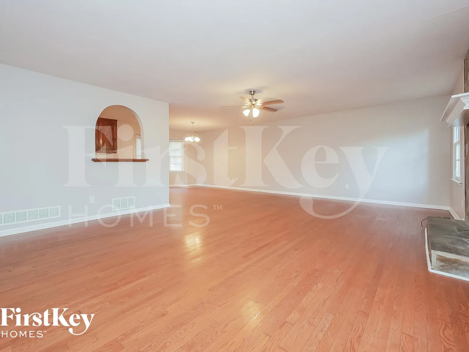 3 bed, 2.0 bath, 2076 sqft, $2,410 — Photo 3