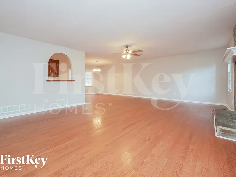 195 Freestone Dr — Photo 3