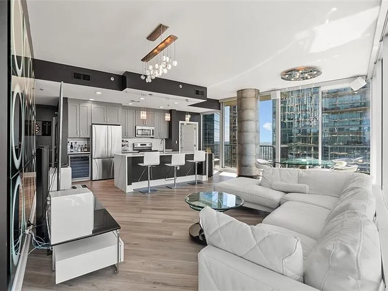 1080 Peachtree St NE #2110 — Photo 10