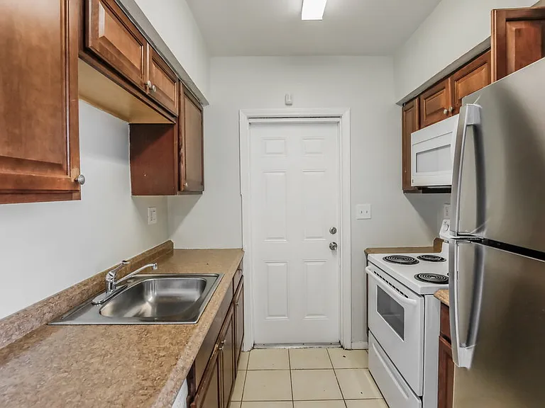 820 Carolina Ave — Photo 8