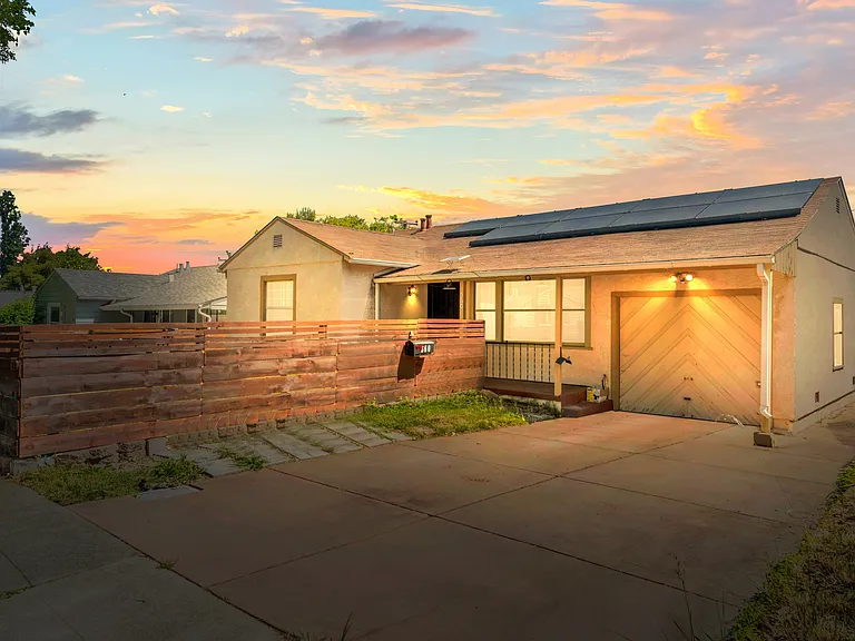 560 Russell St — Photo 47