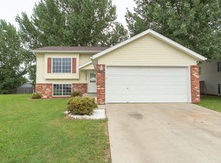 3349 39th St S, Moorhead, MN 56560