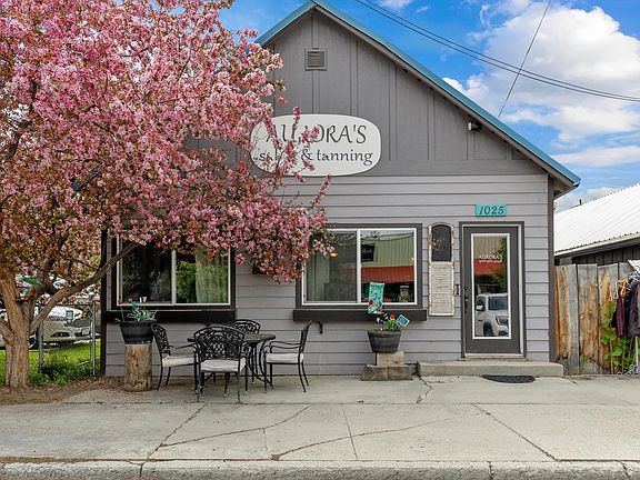 2nd image of 1025 Main St