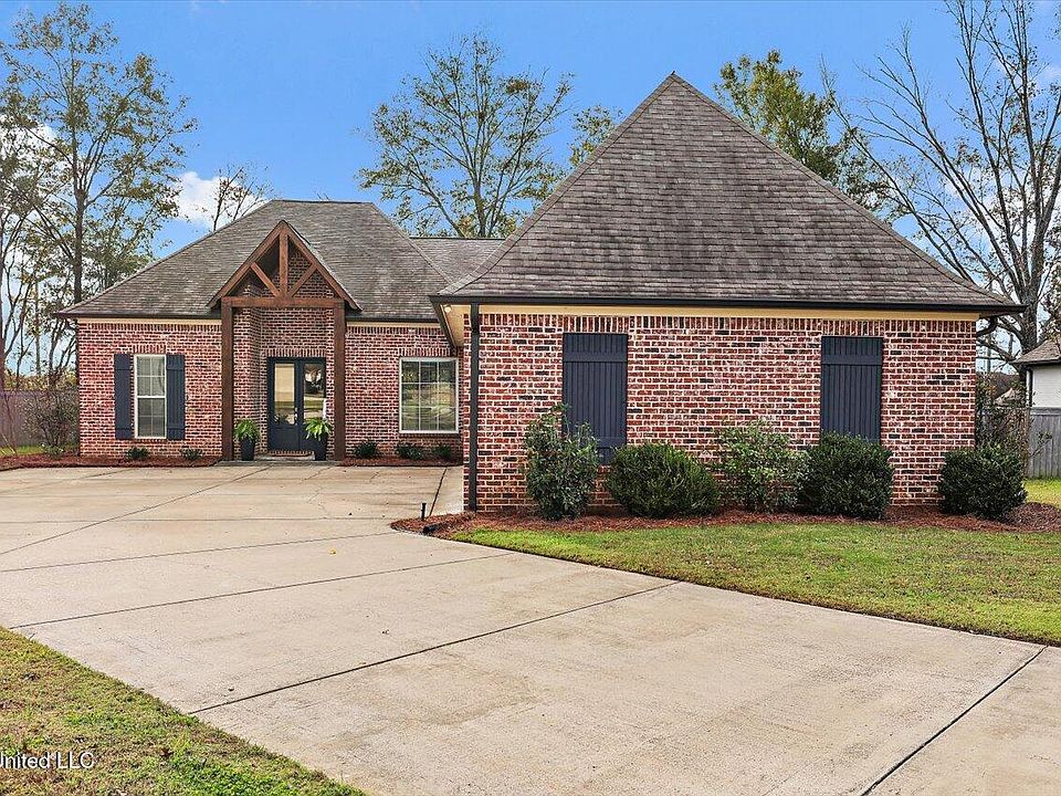 1st image of 221 Stone Creek Dr