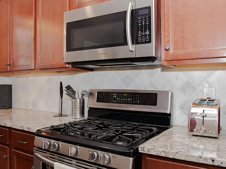 755 Berkeley Ave NW — Photo 16
