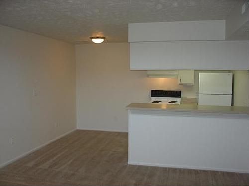 4th image of 8425 Chatsworth Ct