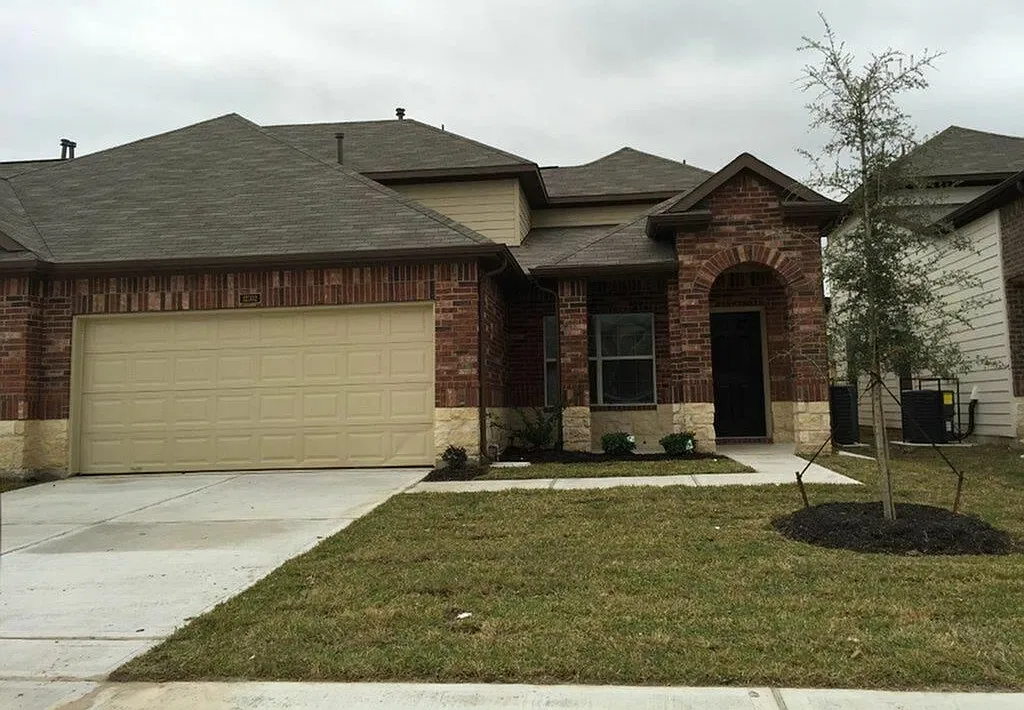 Bavaria Townhomes — Photo 1