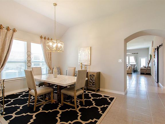3rd image of 315 Blanco Dr