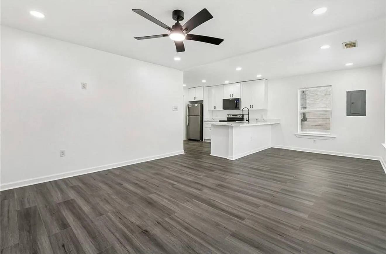 2 bed, 984 sqft, $1,550 — Photo 3