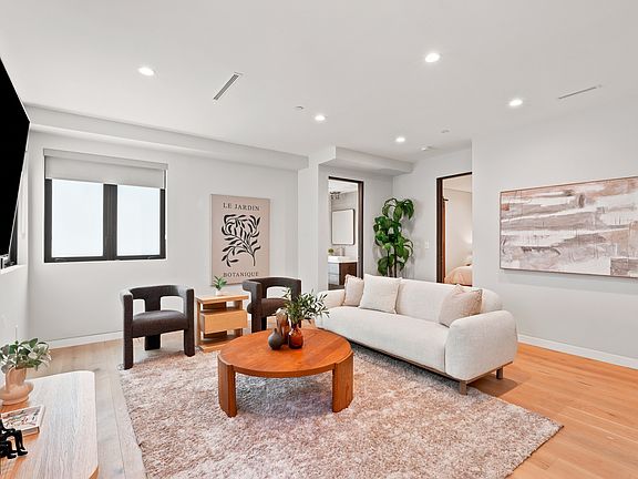 3rd image of 425 N Alfred St