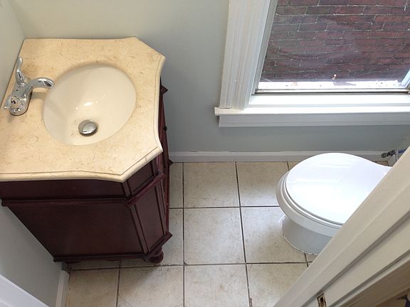 2nd image of 720 E Oak St #2