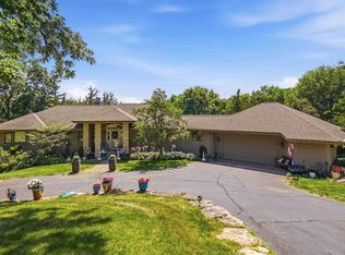 21 Harbor Dr, Galena, IL 61036