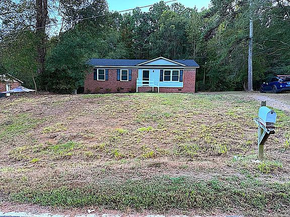 View from street - very large front yard!