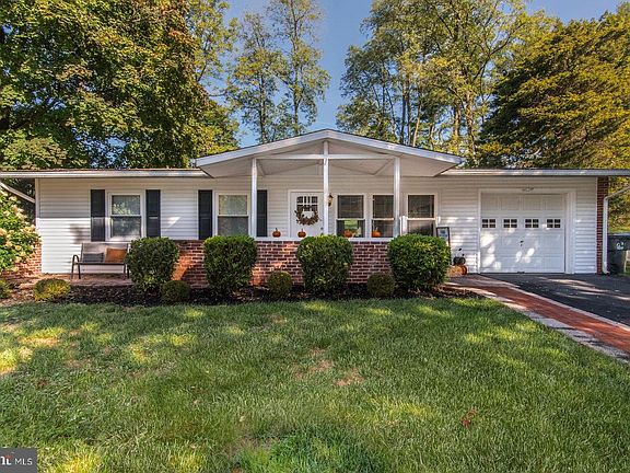 3rd image of 37 Cedar Dr