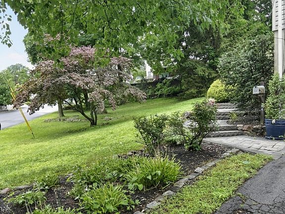 3rd image of 64 Valley Rd
