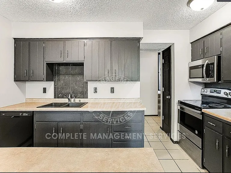 14325 Fairway Dr — Photo 5