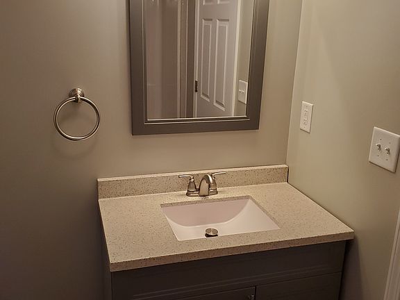 4th image of 521 W Baraga Ave #1