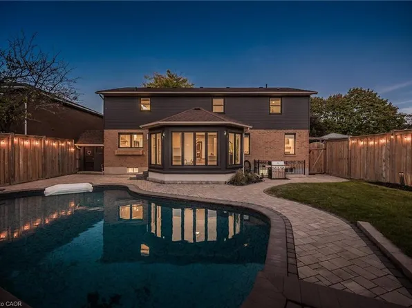 601 Sandringham Dr, Waterloo, ON N2K 3L5