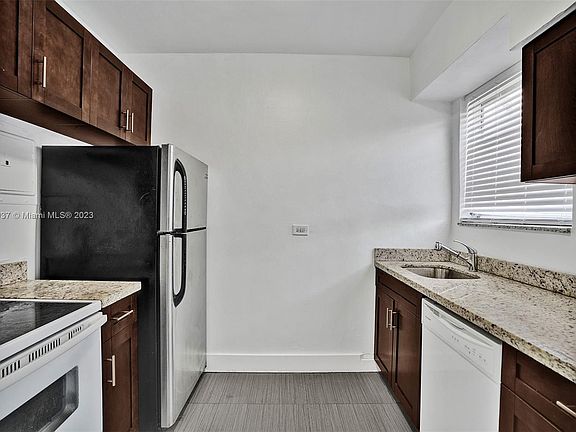 3rd image of 1760 Normandy Dr APT 3
