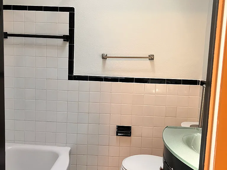 7565 Malvern Ave — Photo 9
