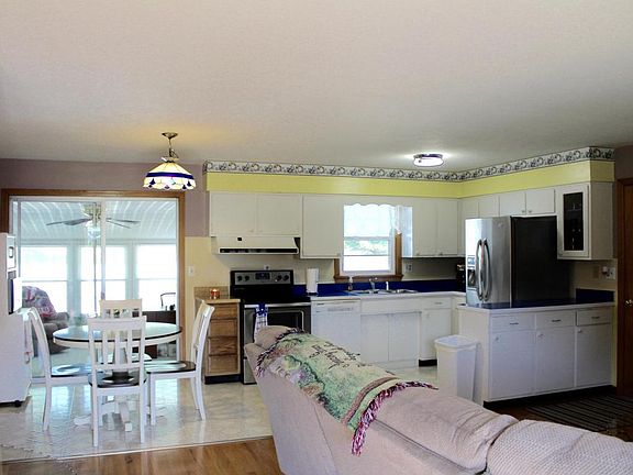 4th image of 11819 Pierce Way