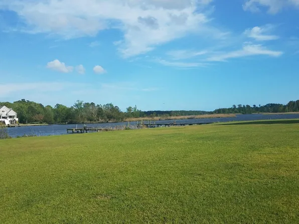 202 Laguna Ln, Jacksonville, NC 28540
