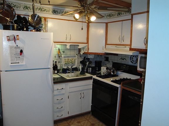 1st fl. kitchen