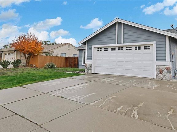 3rd image of 5431 Lakespring Dr