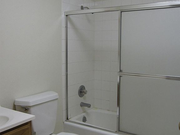 5th image of 279 Shipley St #B