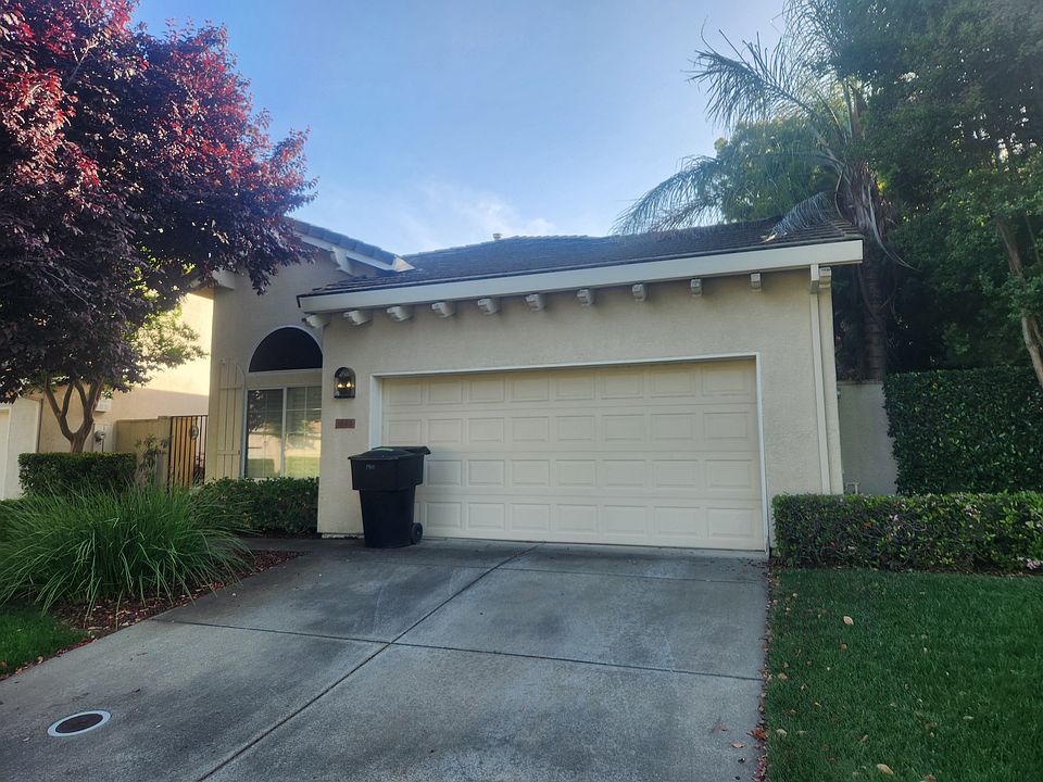 1st image of 1565 Martinique Dr
