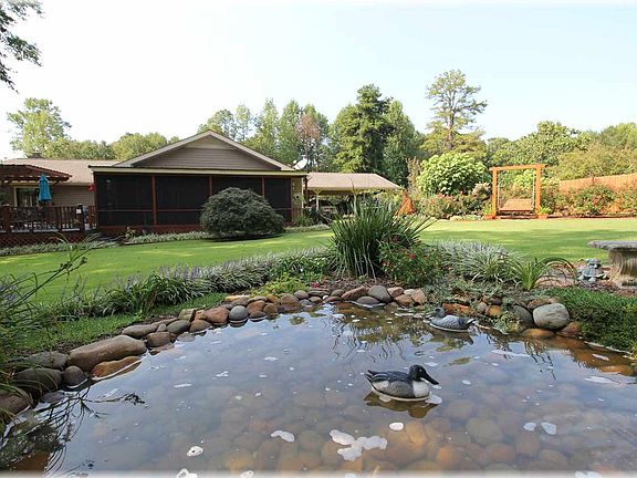 3rd image of 126 Mount Olivet Dr