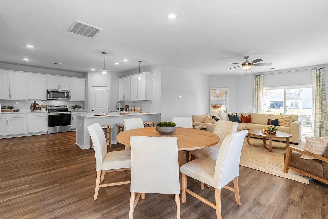 4 bed, 2.5 bath, 2291 sqft, $3,300 — Photo 4