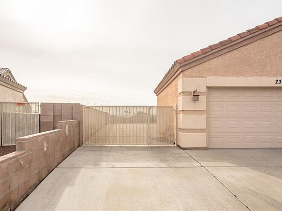 3rd image of 2306 Silverthorne Dr