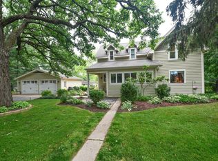 W370S1601 Utica Rd, Dousman, WI 53118