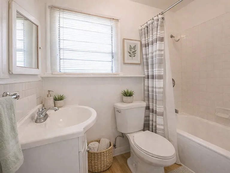 803 Lindaraxa Park N #B — Photo 11