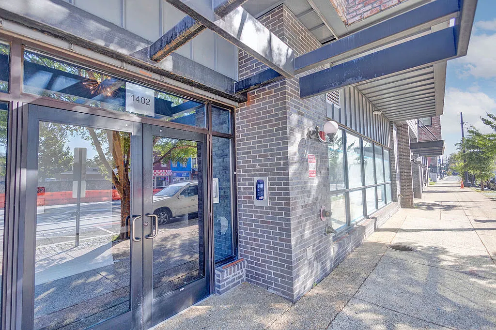 2 bed, 955 sqft, $4,200 — Photo 1