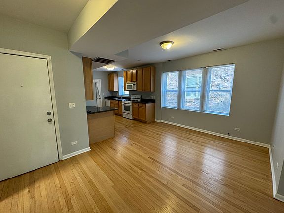 3rd image of 2314 W Rosemont Ave APT 2