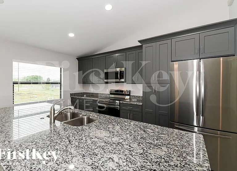 1019 Chapel Ave — Photo 8