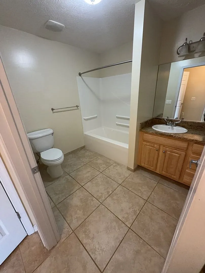 2270 Valor Dr — Photo 3