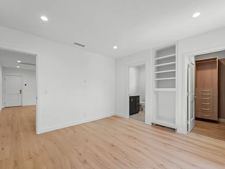 162 1/2 N Almont Dr — Photo 10