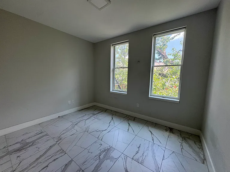 46 Starr St #2R — Photo 3