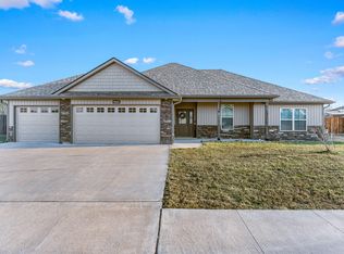 6420 Gail Ct, Hallsville, MO 65255